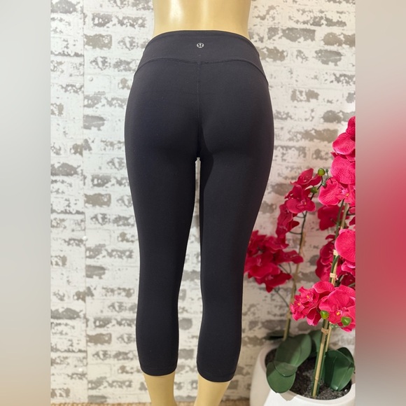 lululemon athletica Classic Black Cropped Leggings - Picture 2 of 3